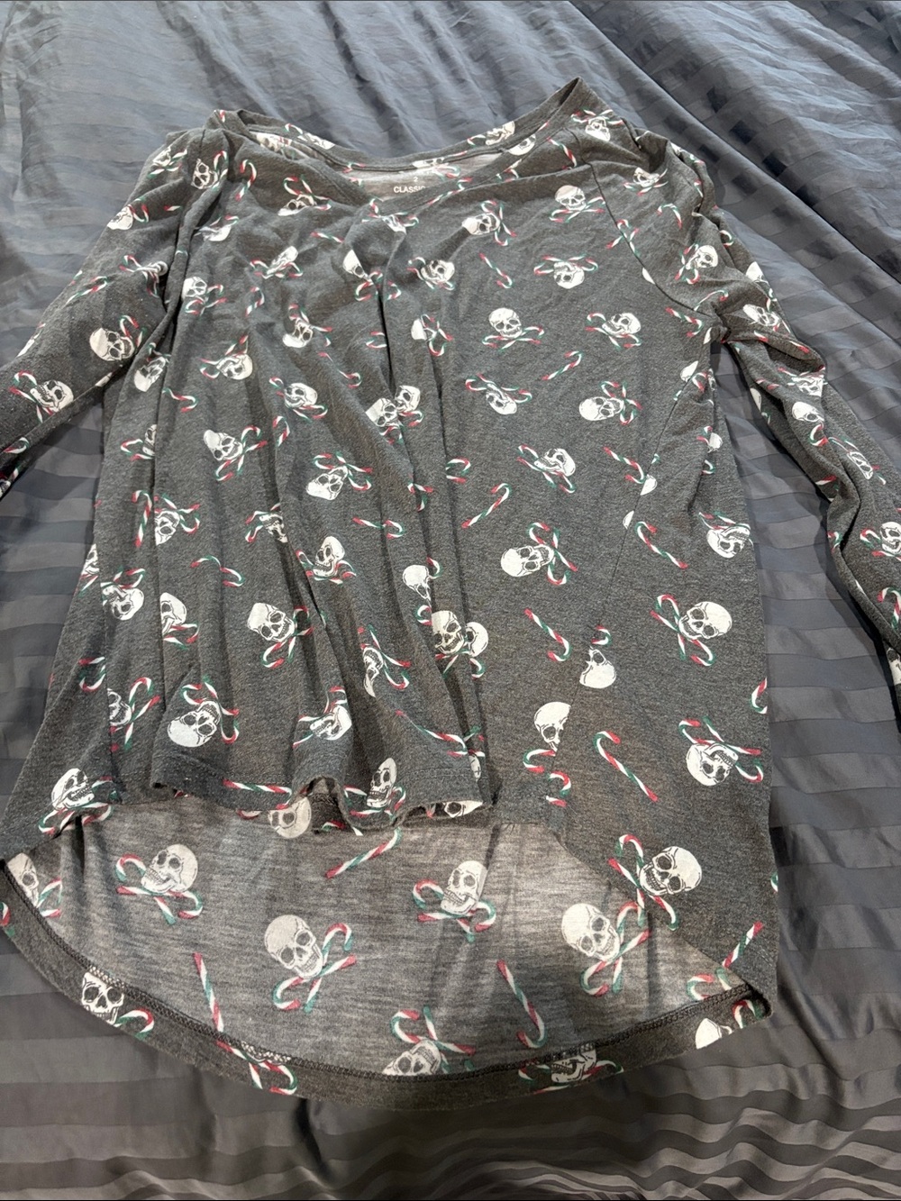 torrid Charcoal Gray Long Sleeve Tee with White Skulls and Candy Cane Print